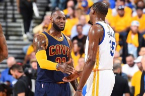 雄鹿不断突破！，詹姆斯连续三场比赛得分超过战术调整再创辉煌时刻的简单介绍